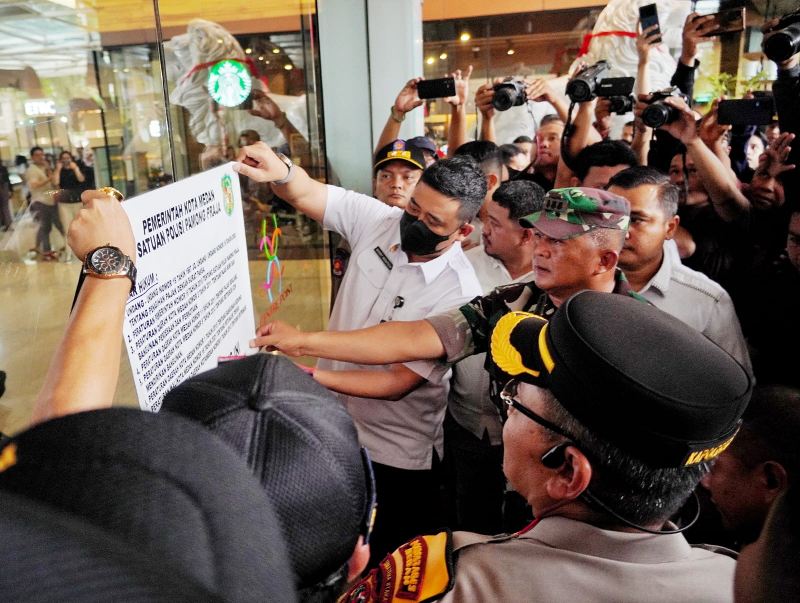 Mall Centre Point Disegel karena Menunggak Pajak