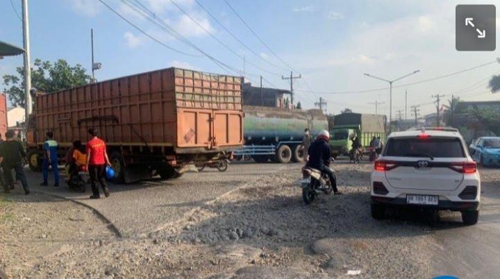 Soal Jalan Rusak di Simpang Kim Mabar, Warga Diminta Surati DPRD Medan
