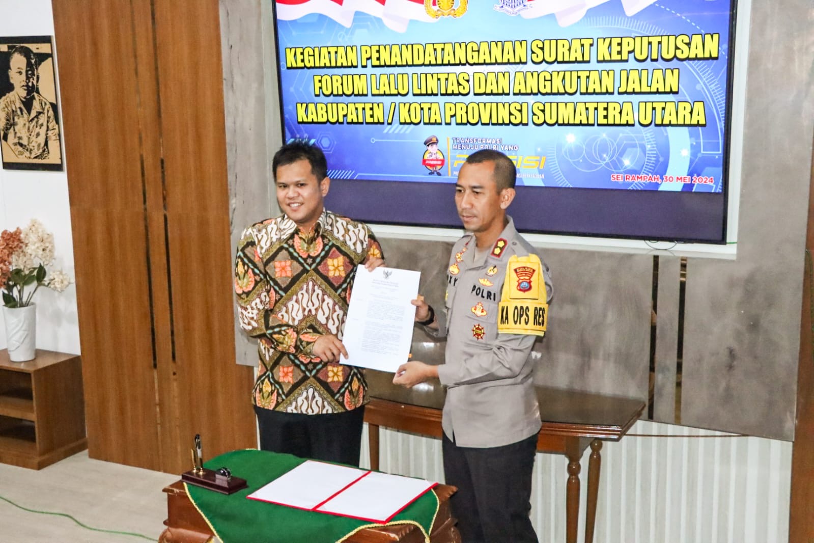 Polres Sergai Ikuti Penandatanganan Surat Keputusan Forum Komunikasi Lalu Lintas dan Angkutan