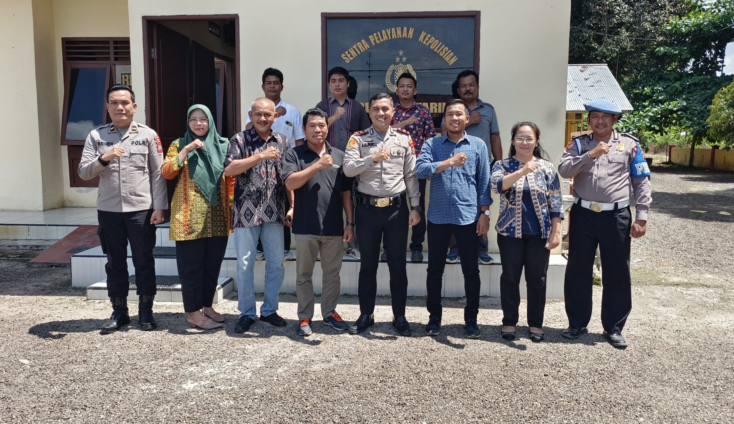Polsek Kotarih Lakukan Pendekatan Lintas Sektoral Bersama Panwascam 1 Polsek Kotarih Lakukan Pendekatan Lintas Sektoral Bersama Panwascam