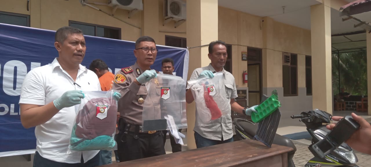 Polisi Amankan Dua Terduga Pelaku Pembakaran Rumah Warga 1 Polisi Amankan Dua Terduga Pelaku Pembakaran Rumah Warga