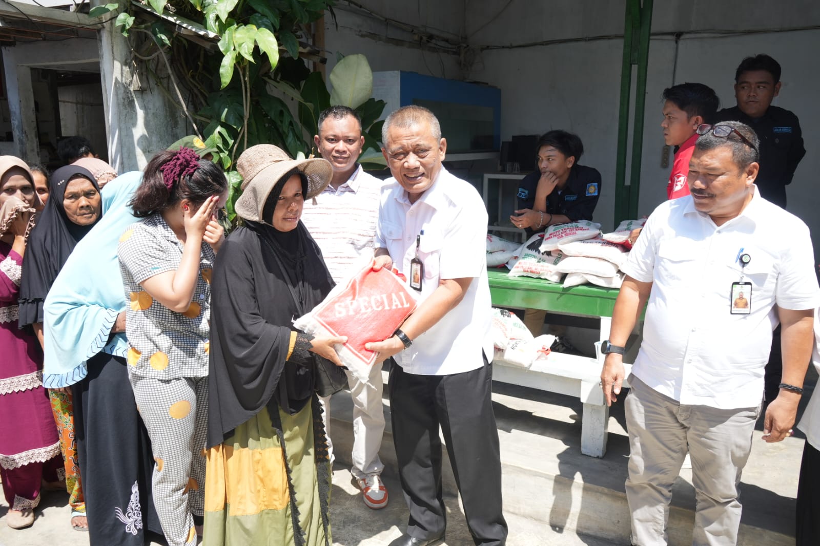 Pemko Medan Apresiasi EcoFriendly Board & Jestham yang Bagikan 2.000 Karung Beras ke Warga