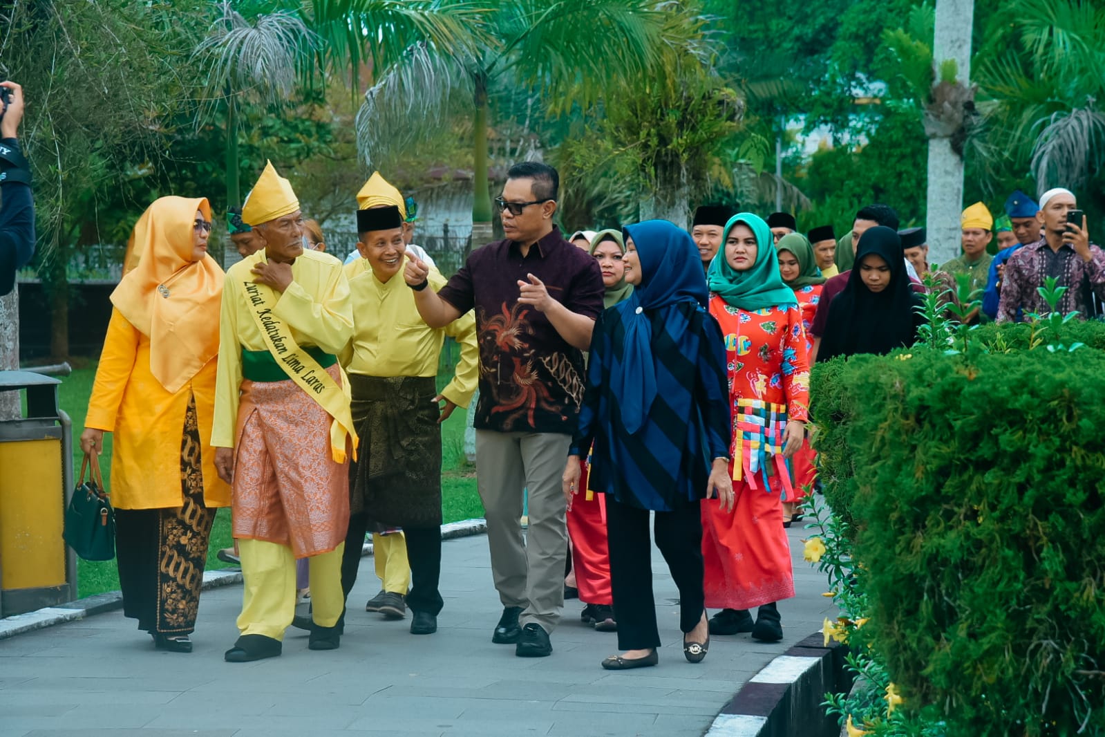 Pj Bupati dan 11 Zuriat Kedatukan Se-Batu Bara Kunjungi Istana Siak