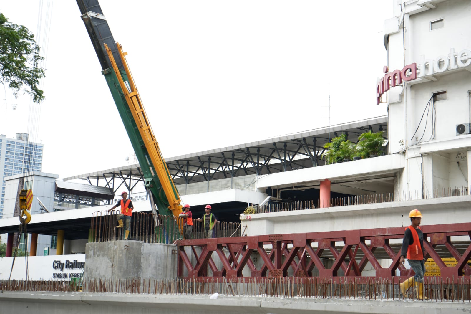 Progres Pembangunan Overpass Jalan Stasiun Mencapai 52 Persen