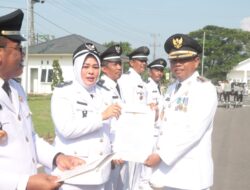 Bupati Sergai Serahkan SK Perpanjangan Masa Jabatan Kades