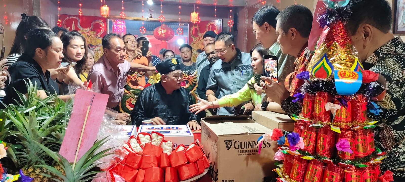 Ketua DPRD Medan Hadiri Perayaan HUT Ng Seng Jin Pek Pek 1 Ketua DPRD Medan Hadiri Perayaan HUT Ng Seng Jin Pek Pek