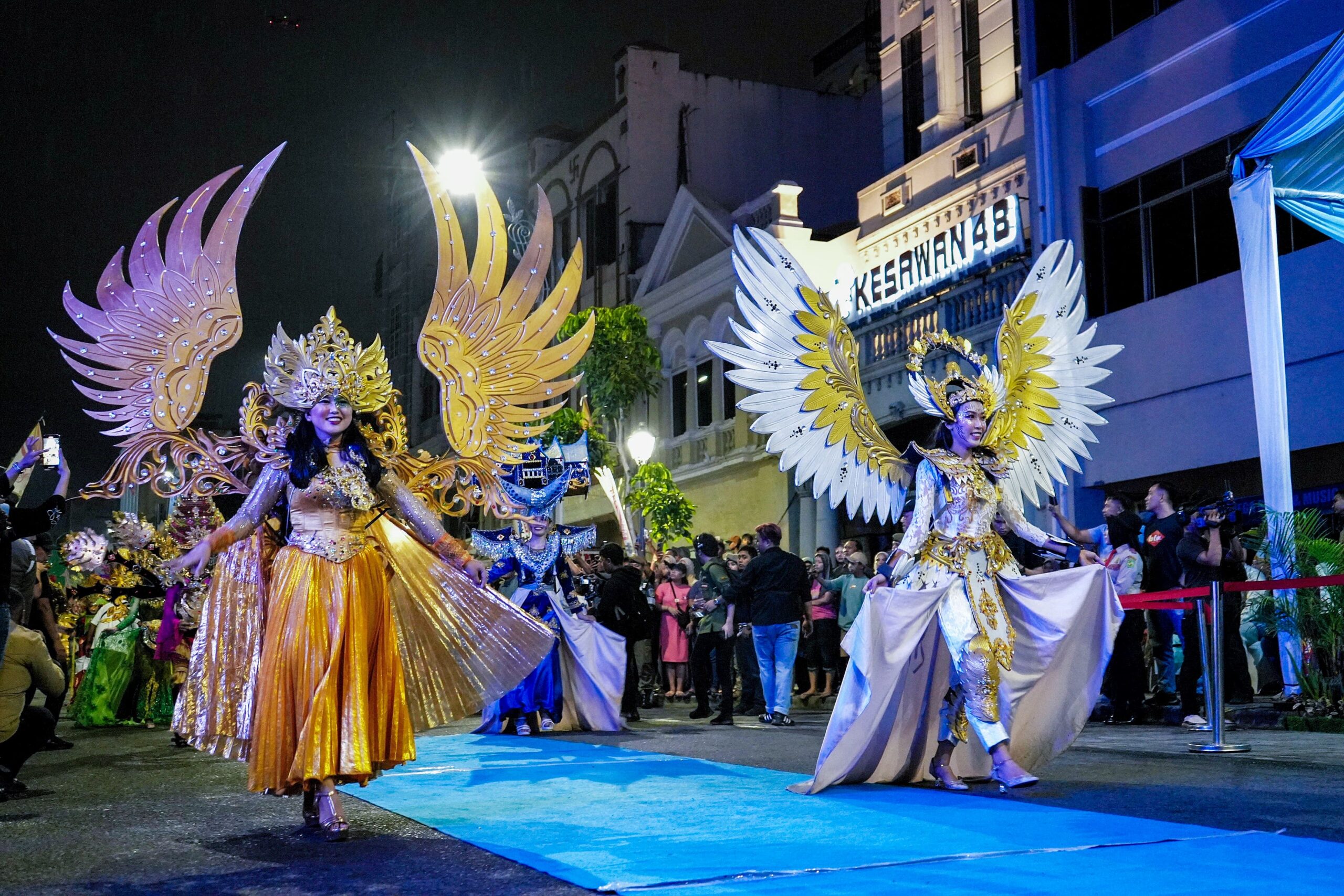Pawai Budaya Colorful Medan Night Carnival Meriah