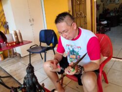 Bulan Suro, Wong Chun Sen Cuci Ratusan Keris dan Benda Pusaka