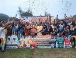 Kesebelasan Teluk Mengkudu Raih Piala Bupati di Turnamen Sepak Bola Kades Tahun 2024.