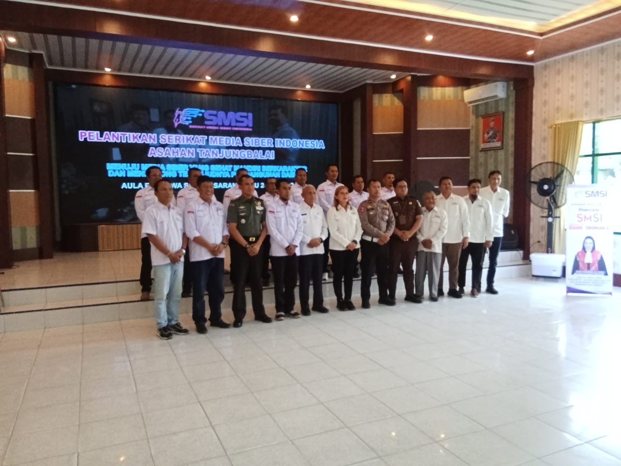 Erris J Napitupulu Lantik Indra Sikoembang resmi menjadi Ketua SMSI Asaham - Tanjung Balai