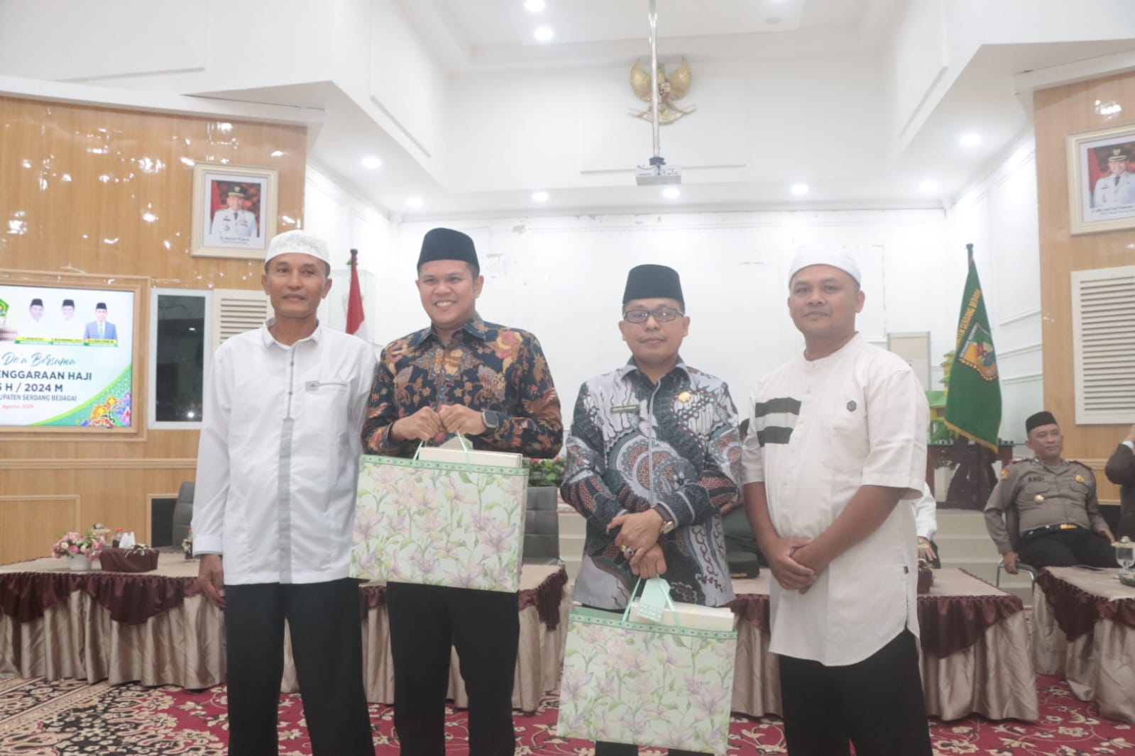 Wabup Adlin Tambunan Harap Jamaah Haji Sergai Jadi Tauladan di Tengah Masyarakat
