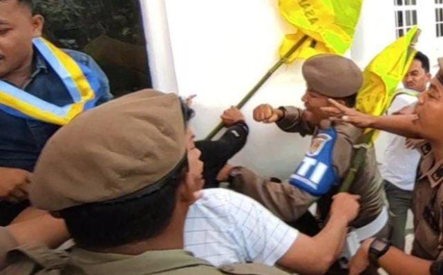 Mahasiswa Islam Indonesia (PMII) mendapatkan mendapatkan jotosan dari oknum petugas satpol PP Asahan