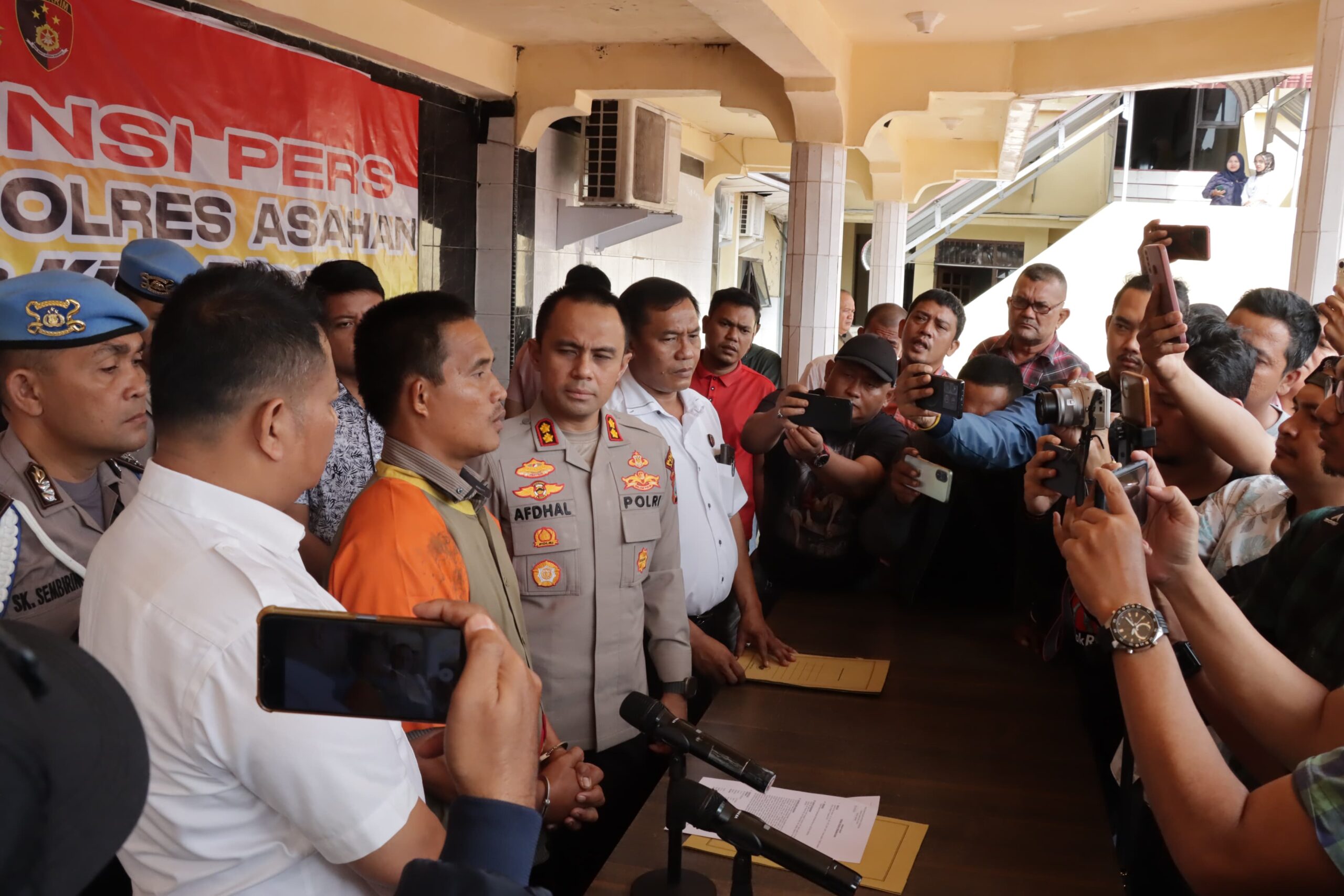 Guru Pelatih Renang di Asahan ditunjang kemaluannya hinga masuk kolam 2 Guru Pelatih Renang di Asahan ditunjang kemaluannya hinga masuk kolam