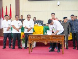 Disaksikan Hasyim SE, Bobby Nasution Tandatangani Kesepakatan KUAPPAS APBD 2025, Pendapatan Rp7,2 Triliun, Belanja Rp7,3 Triliun