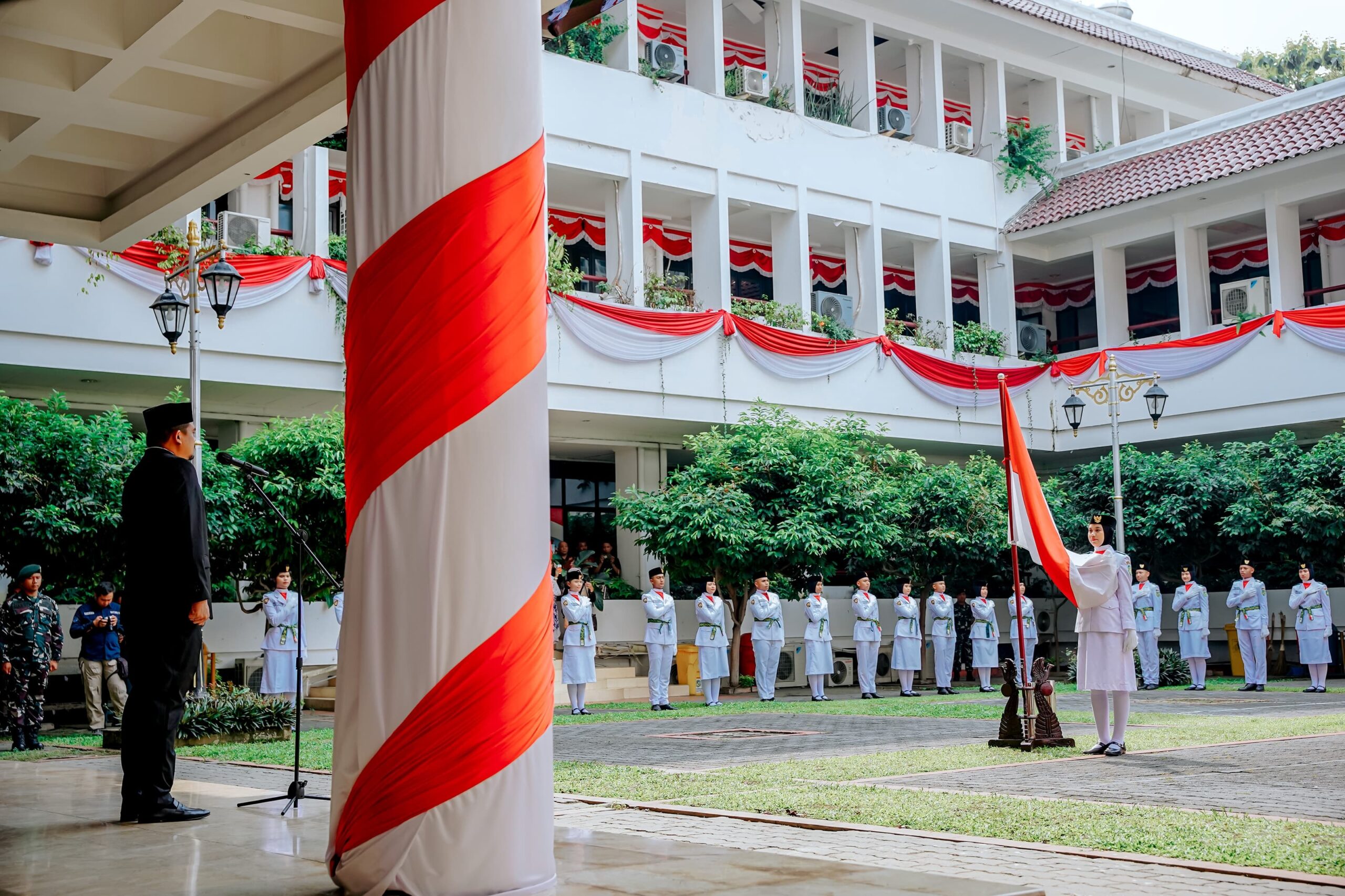 Bobby Nasution Kukuhkan 42 Anggota Paskibraka Kota Medan