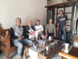 Sambut HUT ke-79 RI, Ketua Pewarta Bagi Sembako ke Anggota dan Pengurus