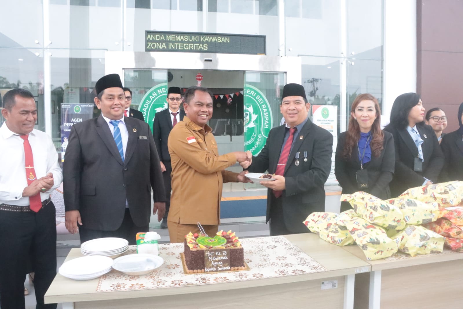 Bupati Sergai Hadiri HUT Mahkmah Agung RI Ke-79 di PN Sei Rampah