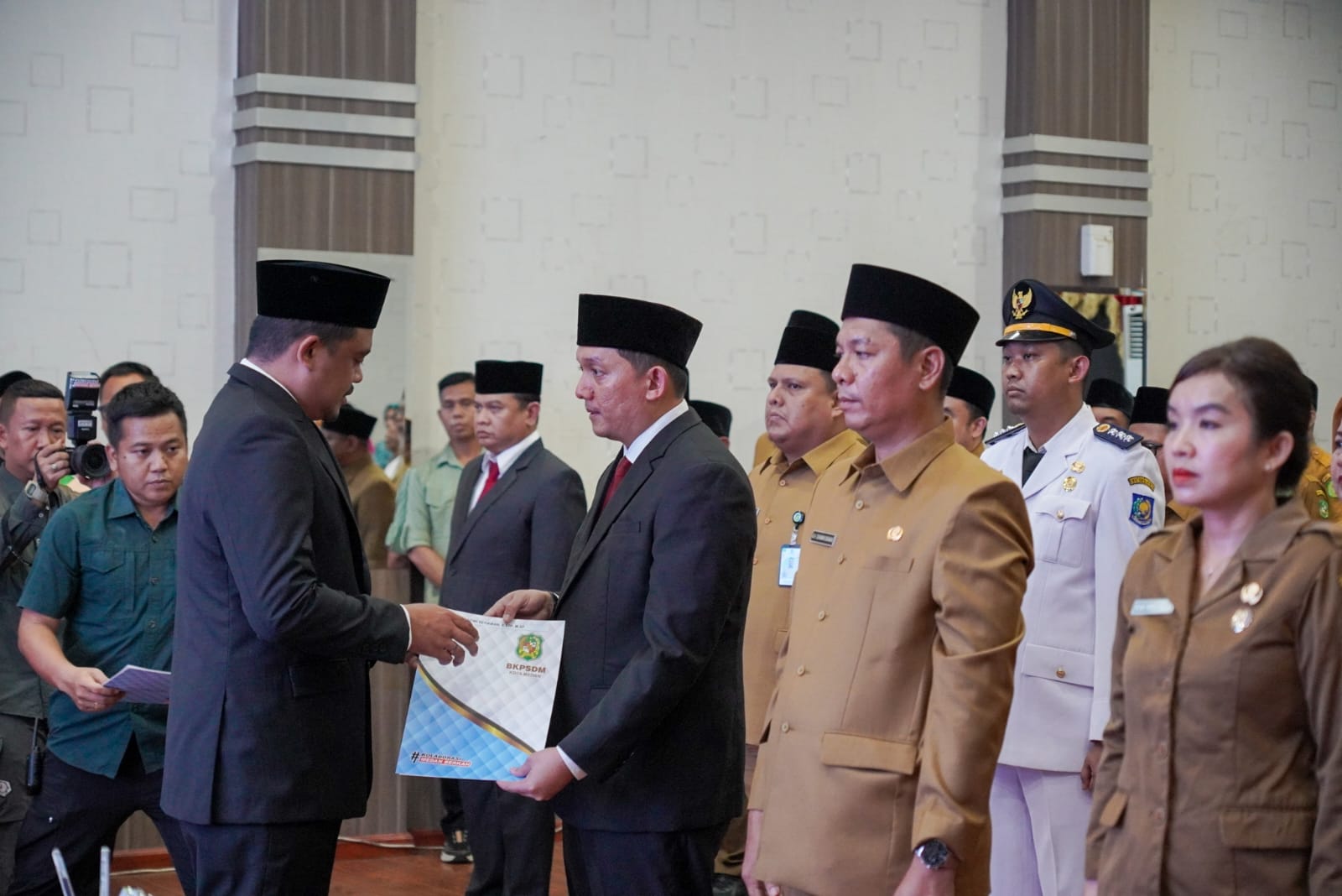 Bobby Nasution Tegas Saat Melantik 54 Pejabat Manajerial Pemko Medan