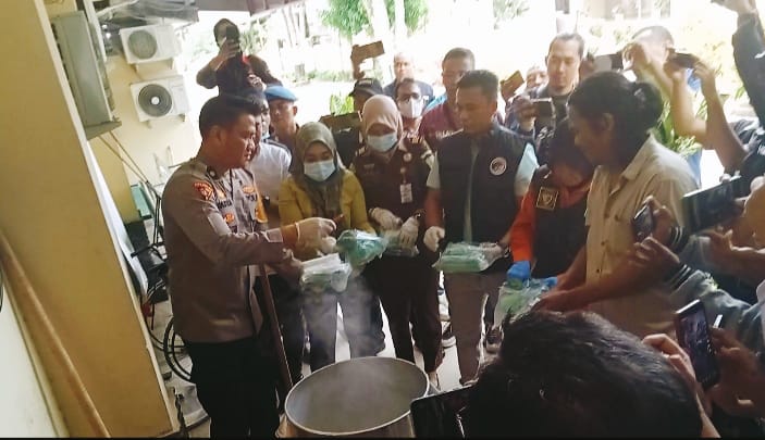 Satnarkoba Polres Asahan melakukan pemusnahan Barang Bukti Narkoba dan 3 Orang jadi Tersangka