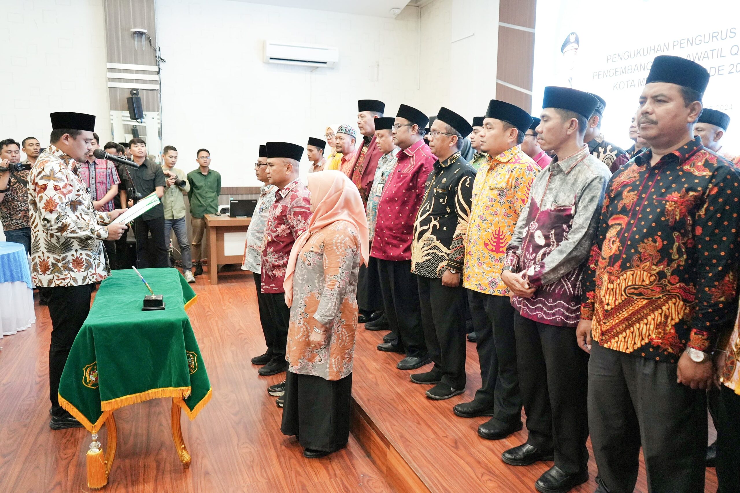 Kukuhkan Pengurus LPTQ Kota Medan, Wali Kota Medan Ingatkan Pengurus Harus Ciptakan Minat Membaca Alquran