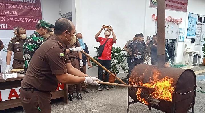 Kejaksaan Negeri Asahan melakukan pemusnahan Barang Bukti Priode 8 Juni Sampai dengan 28 Agustus 2024