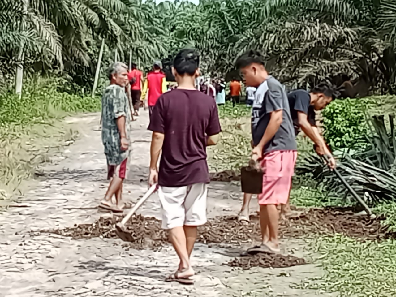 Kepala Desa Teluk Dalam Gelar Kegiatan Jum'at Bersih