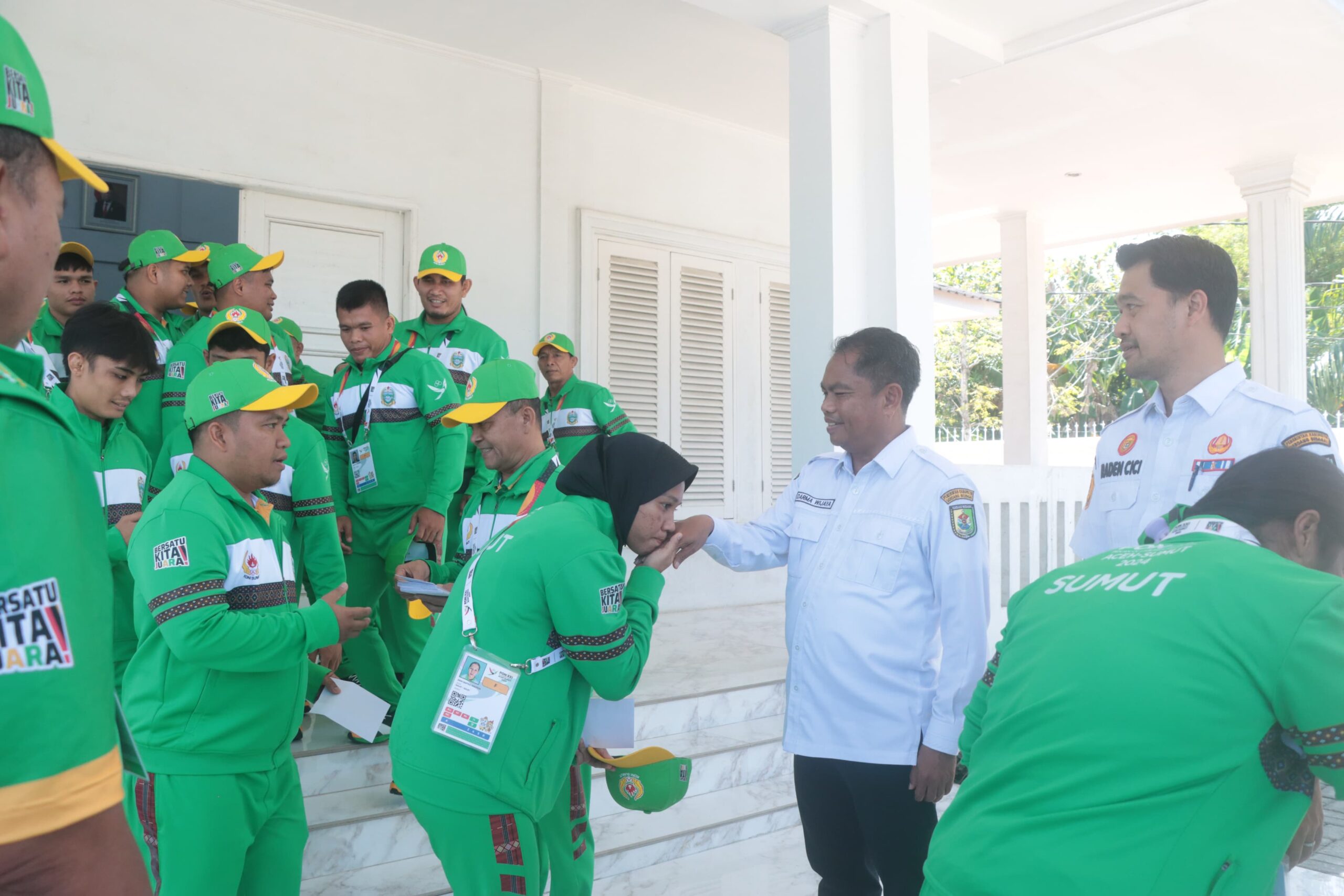 Bupati Sergai Lepas Tim Atlet Gulat Kontingen Sumut untuk PON XXI