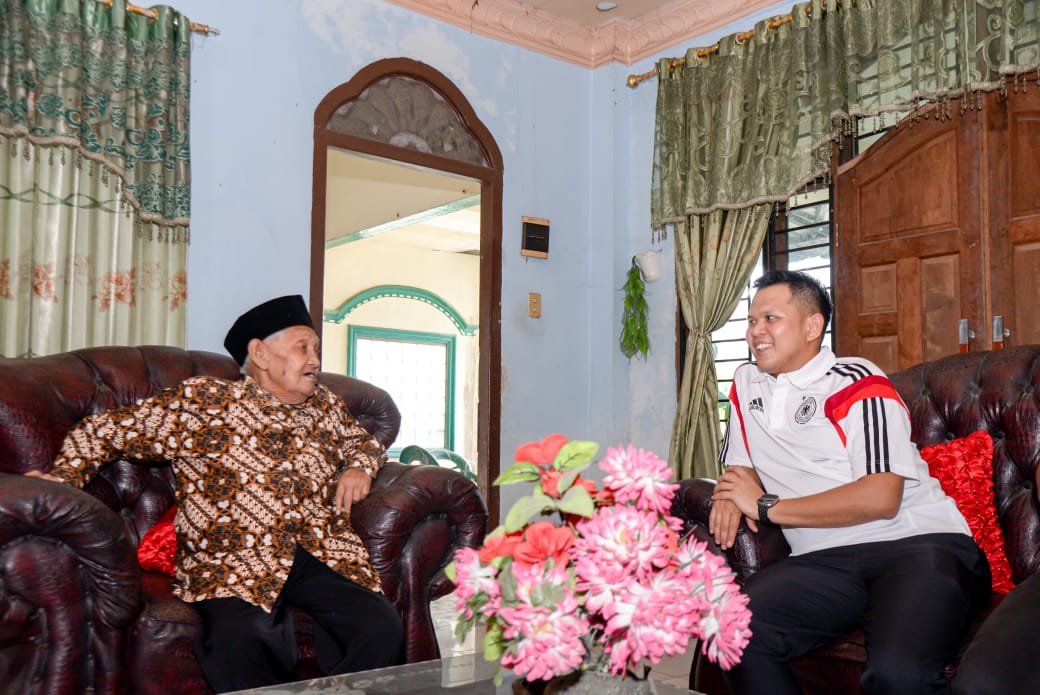 Mengawali Kampanye, Cawabup Adlin Tambunan Silaturahmi ke MY Basrun