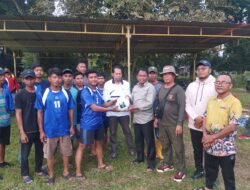 Beri Dukungan Klub Sepak Bola Desa Melati 2, Darma Wijaya Tekankan Pentingnya Pembinaan Atlet Muda