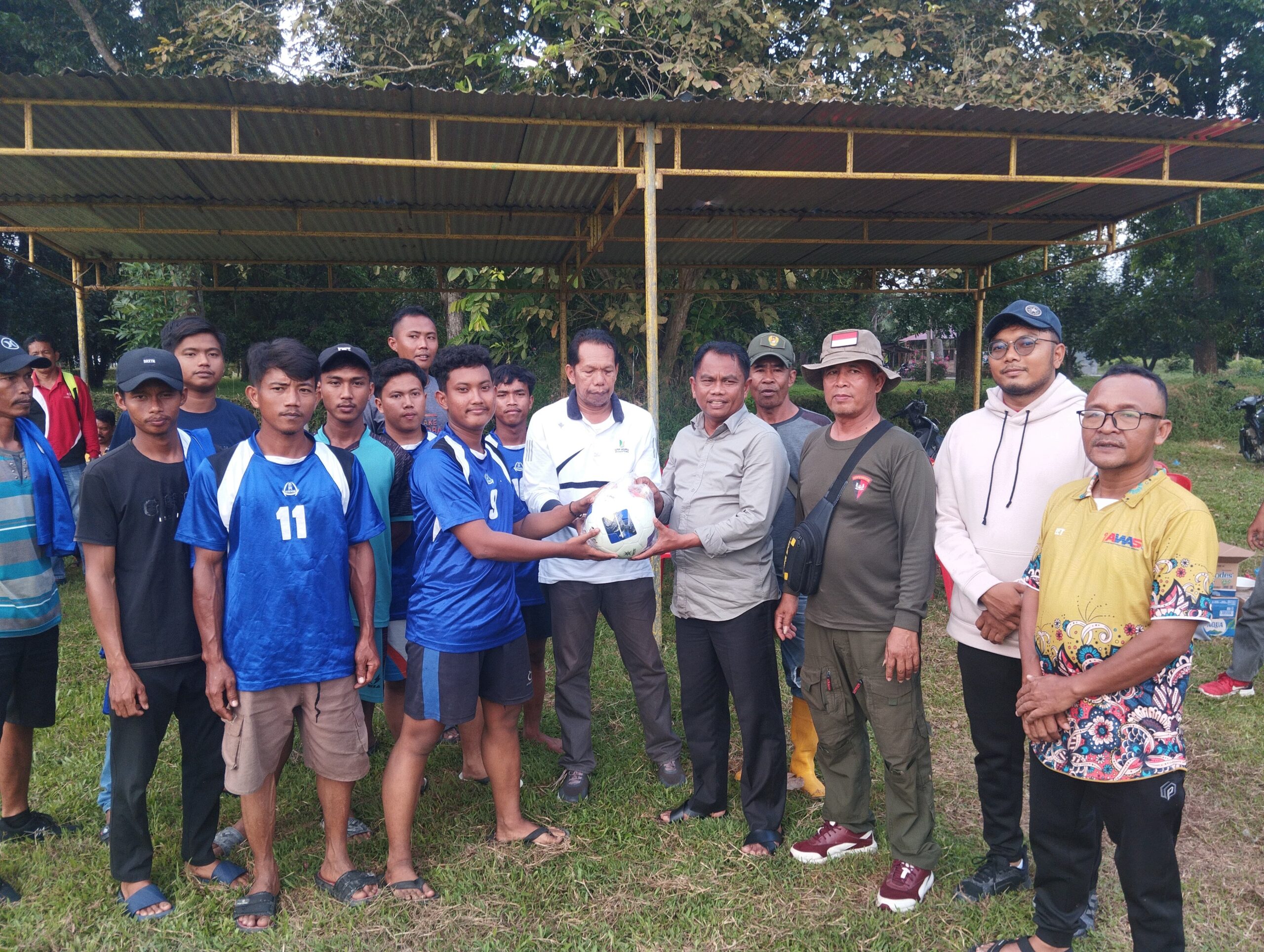 Beri Dukungan Klub Sepak Bola Desa Melati 2, Darma Wijaya Tekankan Pentingnya Pembinaan Atlet Muda