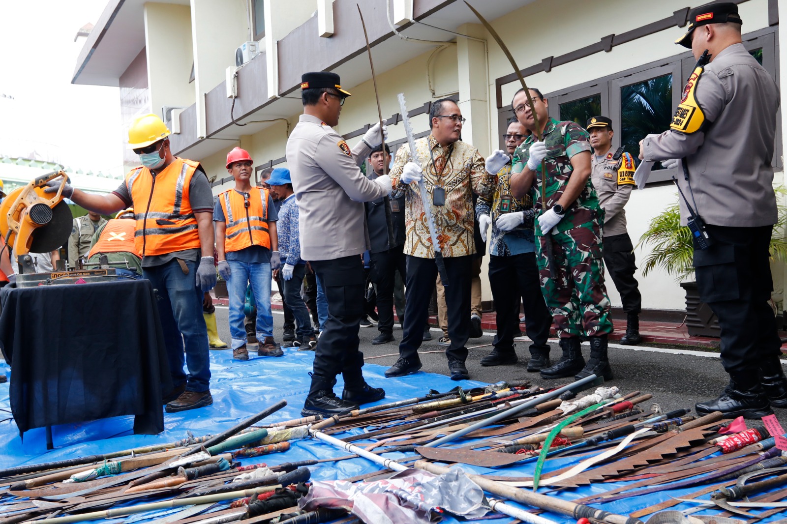 Hadiri Pemusnahan Barang Sajam dan Pengembalian Sepeda Motor Hasil Pencurian, Ini Kata Plt Wali Kota Medan