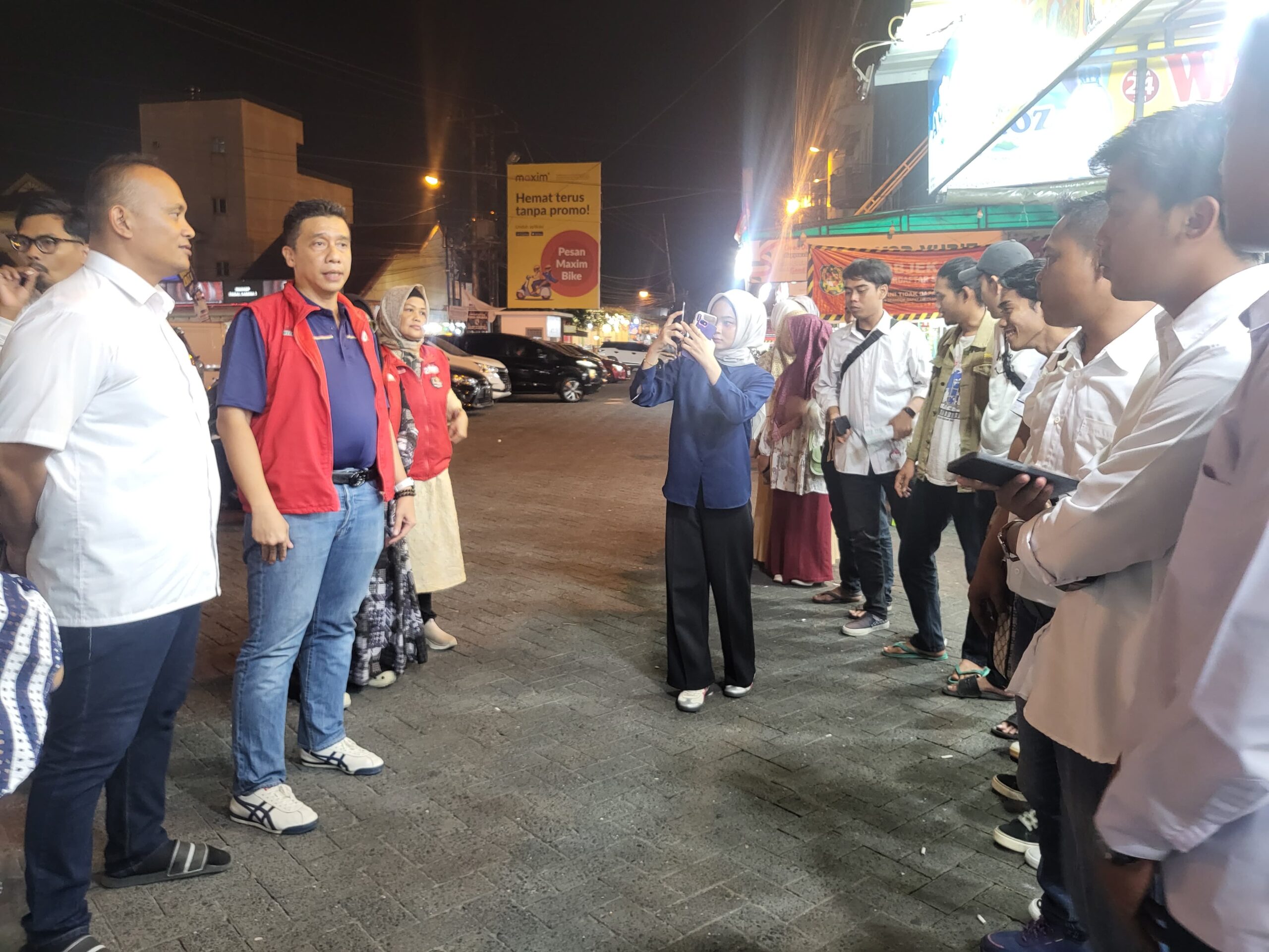 Tim Kuasa Hukum Wong BERANI Gandeng Mahasiswa Gelar Canvassing Disejumlah Lokasi Kuliner di Medan