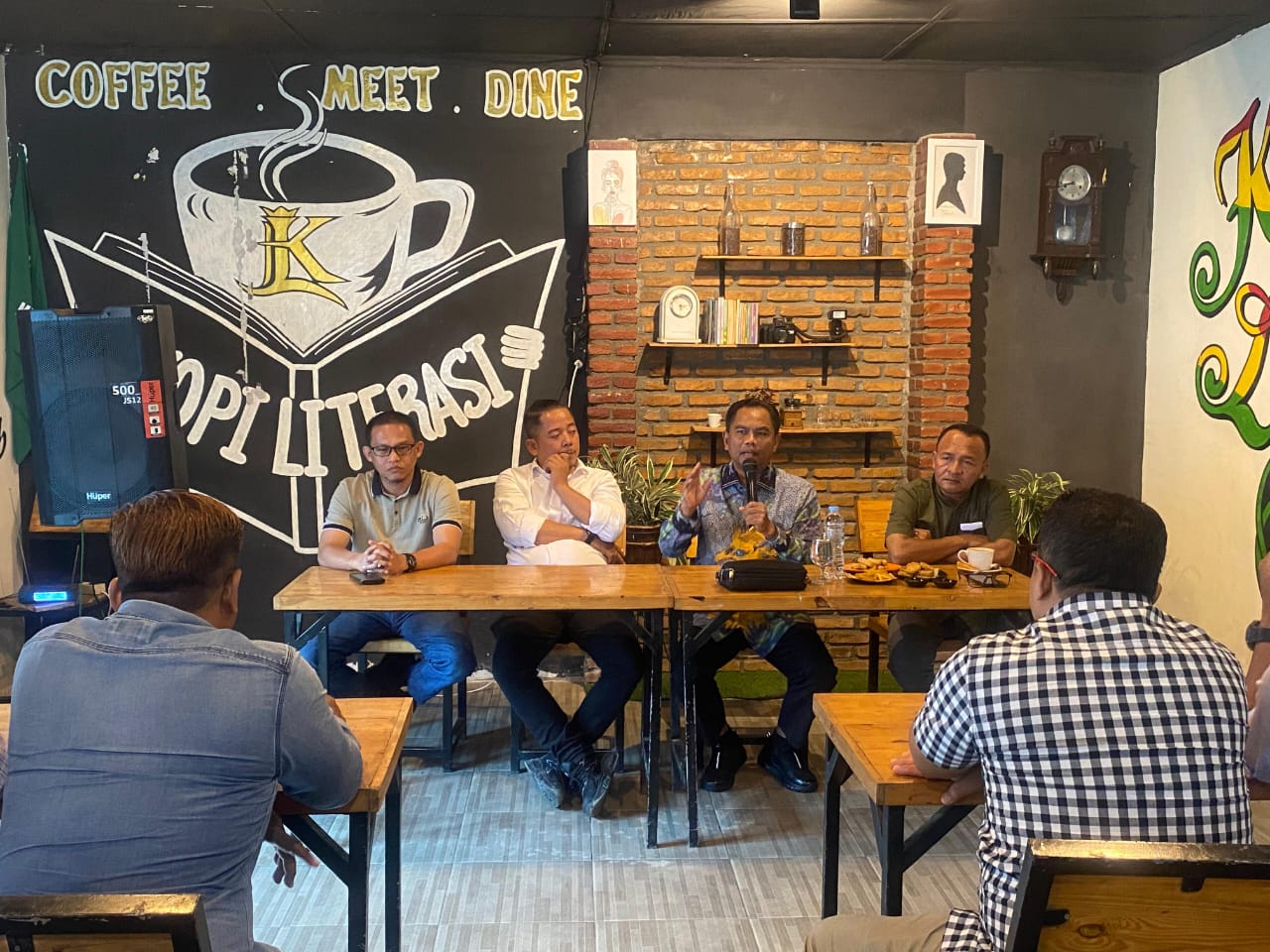 Gelar Coffee Morning, Bupati Darma Wijaya Tekankan Kesadaran Untuk Tidak Buang Sampah Sembarangan