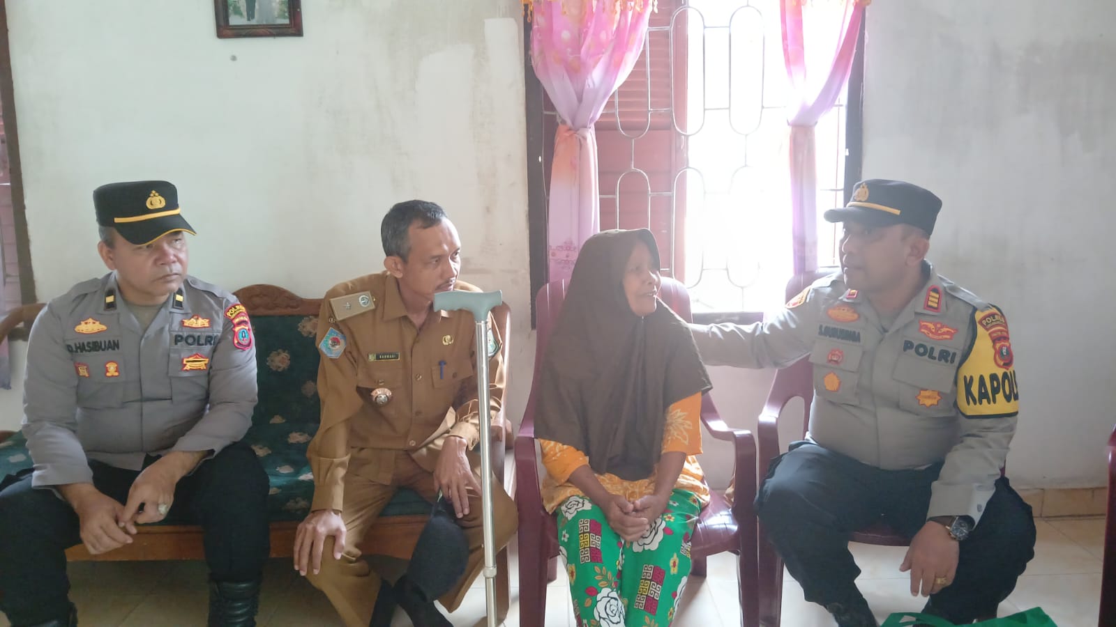 Polsek Perbaungan Berikan Bantuan Sembako kepada Warga Kurang Mampu