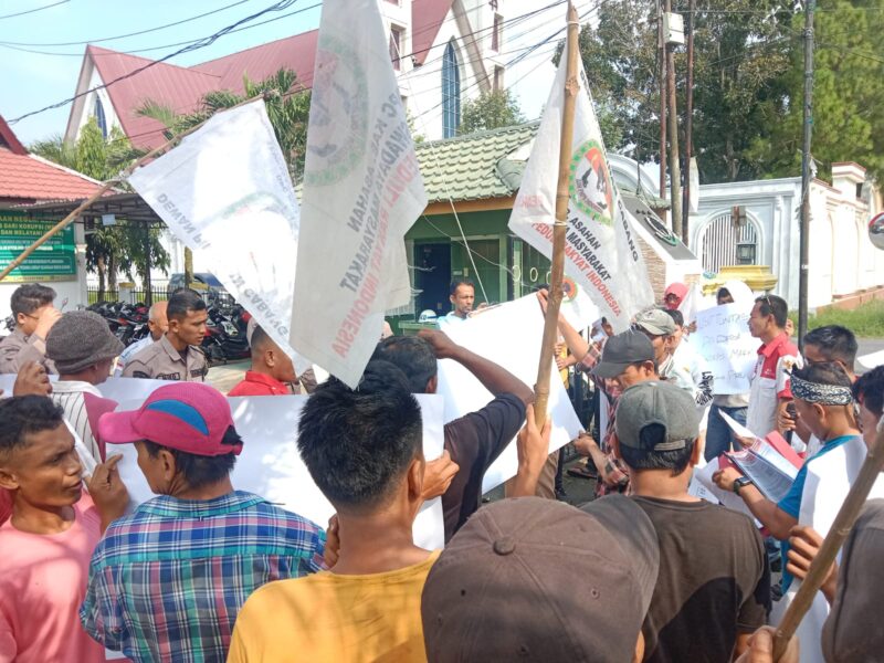 Desak Tetapkan Tersangka Kasus Korupsi Pengadaan 177 Desa, LSM PMPRI Geruduk Kantor Kejaksaan