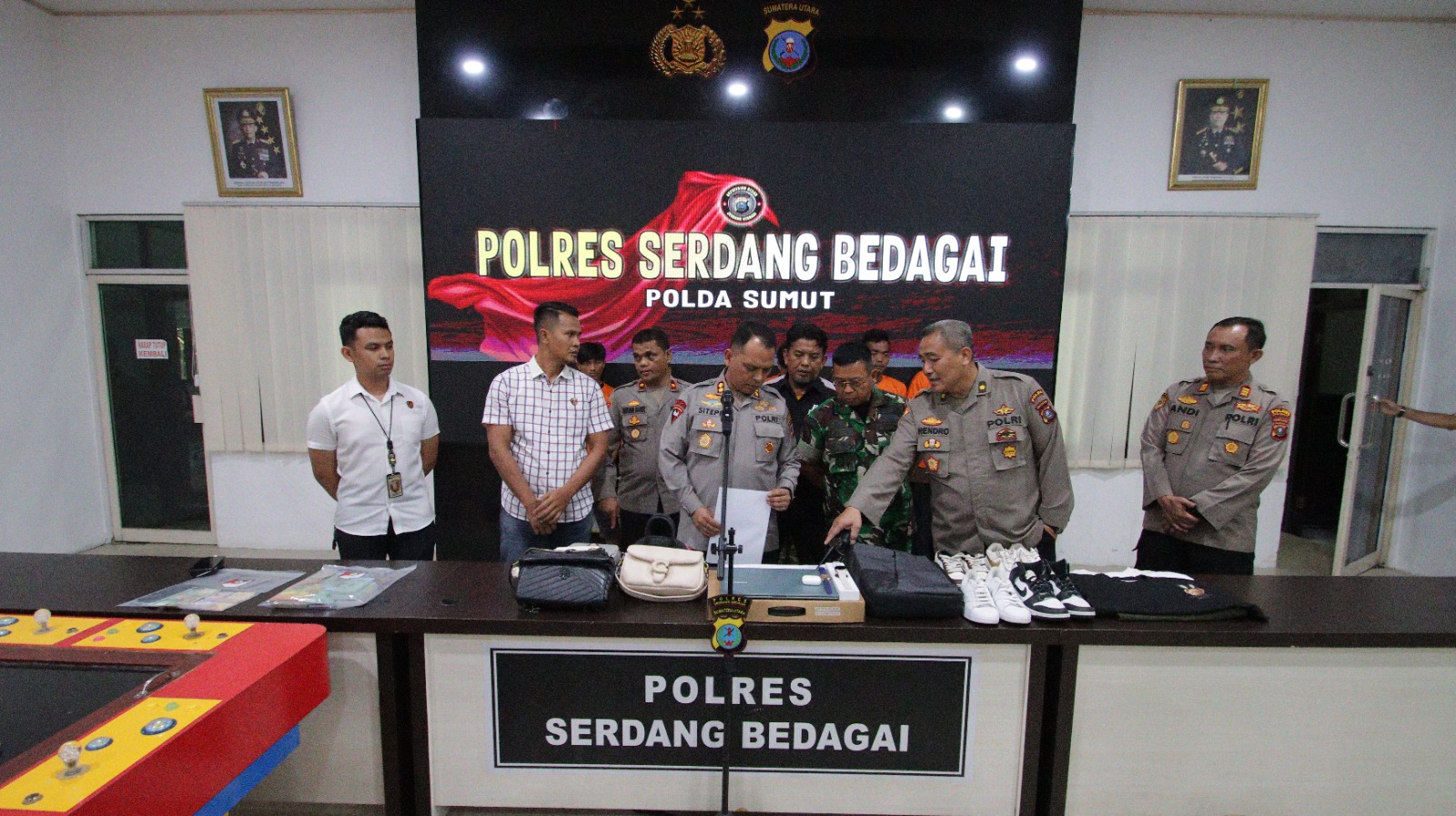 Polres Sergai Gelar Press Release Kasus Pencurian dengan Pemberatan, Dua Pelaku Diringkus