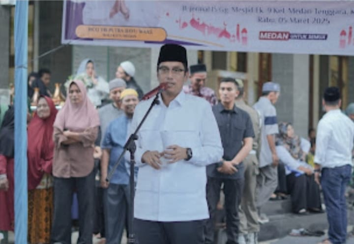 Safari Ramadan Pertama Rico Waas di Masjid Ikhlasiyah Medan Denai