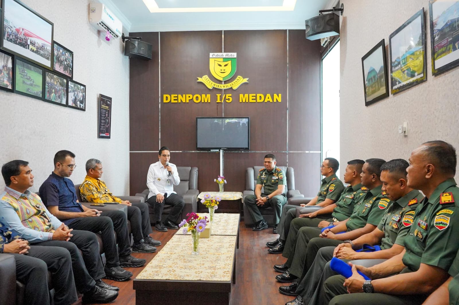 Tingkatkan Sinergisitas dan Rasa Kekeluargaan, Rico Waas Kunjungi Dandenpom I/5
