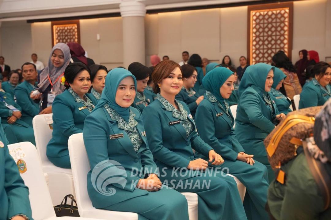 Yusnila Indriati Taufik di Lantik Jadi Ketua TP PKK, Posyandu dan Dekranasda Kabupaten Asahan