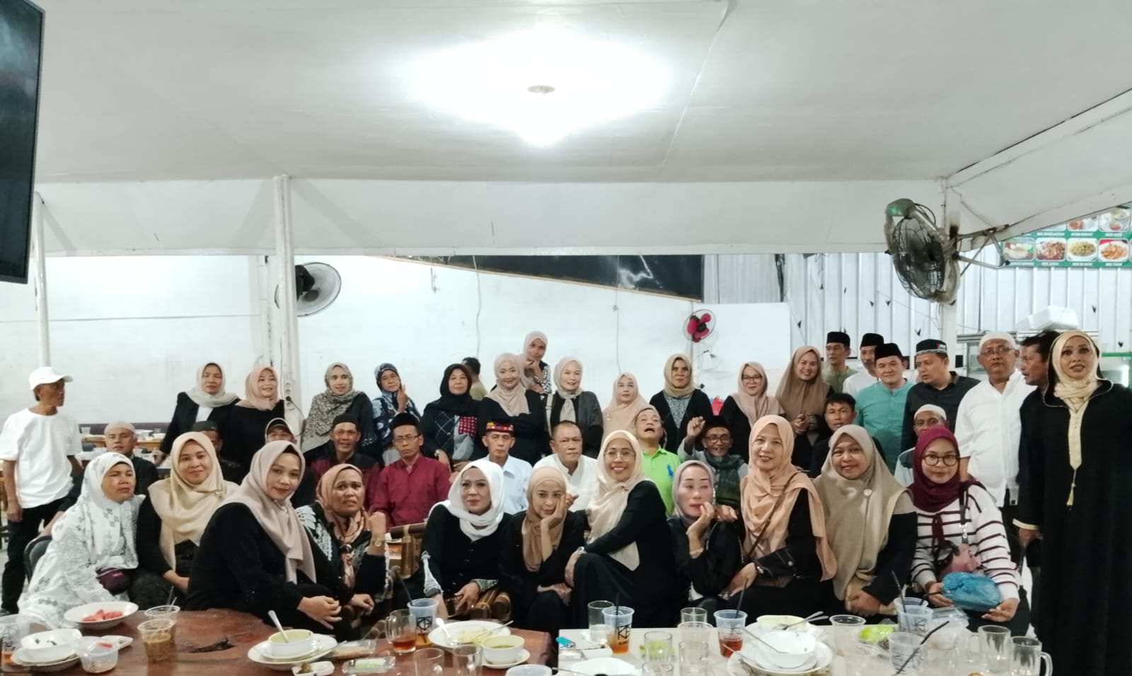 Silaturahmi IKAL SMPN XI Angkatan 87 Medan Bukber dan Berbagi Pada Anak Yatim