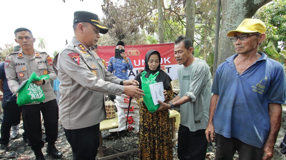 Kapolres Sergai Beri Bantuan Tali Asih dan Sembako untuk Korban Kebakaran di Perbaungan