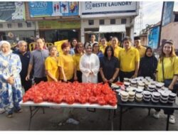 YLMI, Dame Duma S Hutagalung dan Martinijal Zakiyuddin Berbagi Takjil