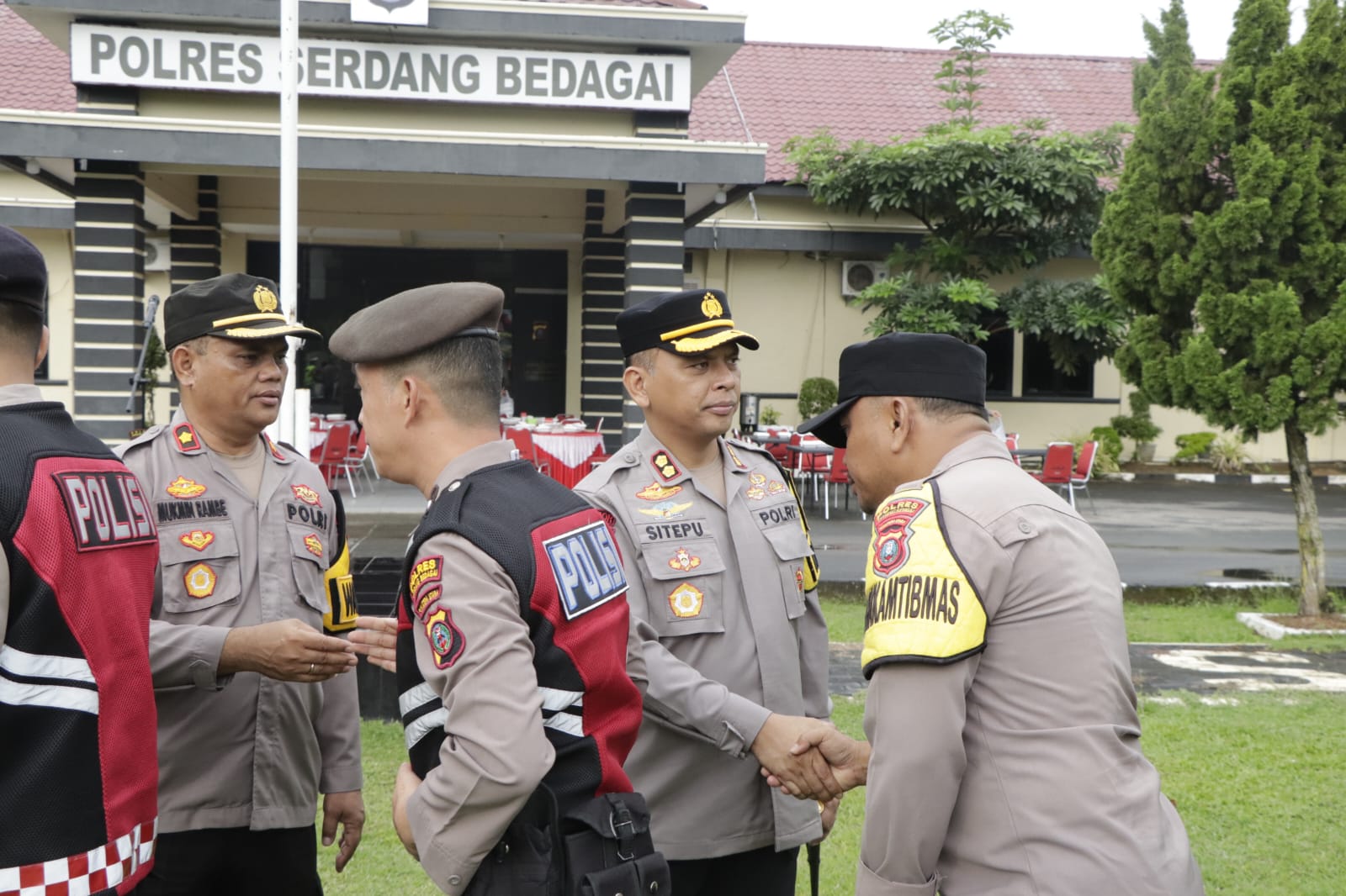 Kapolres Sergai Pimpin Apel Pagi dan Gelar Silaturahmi Bersama Anggota