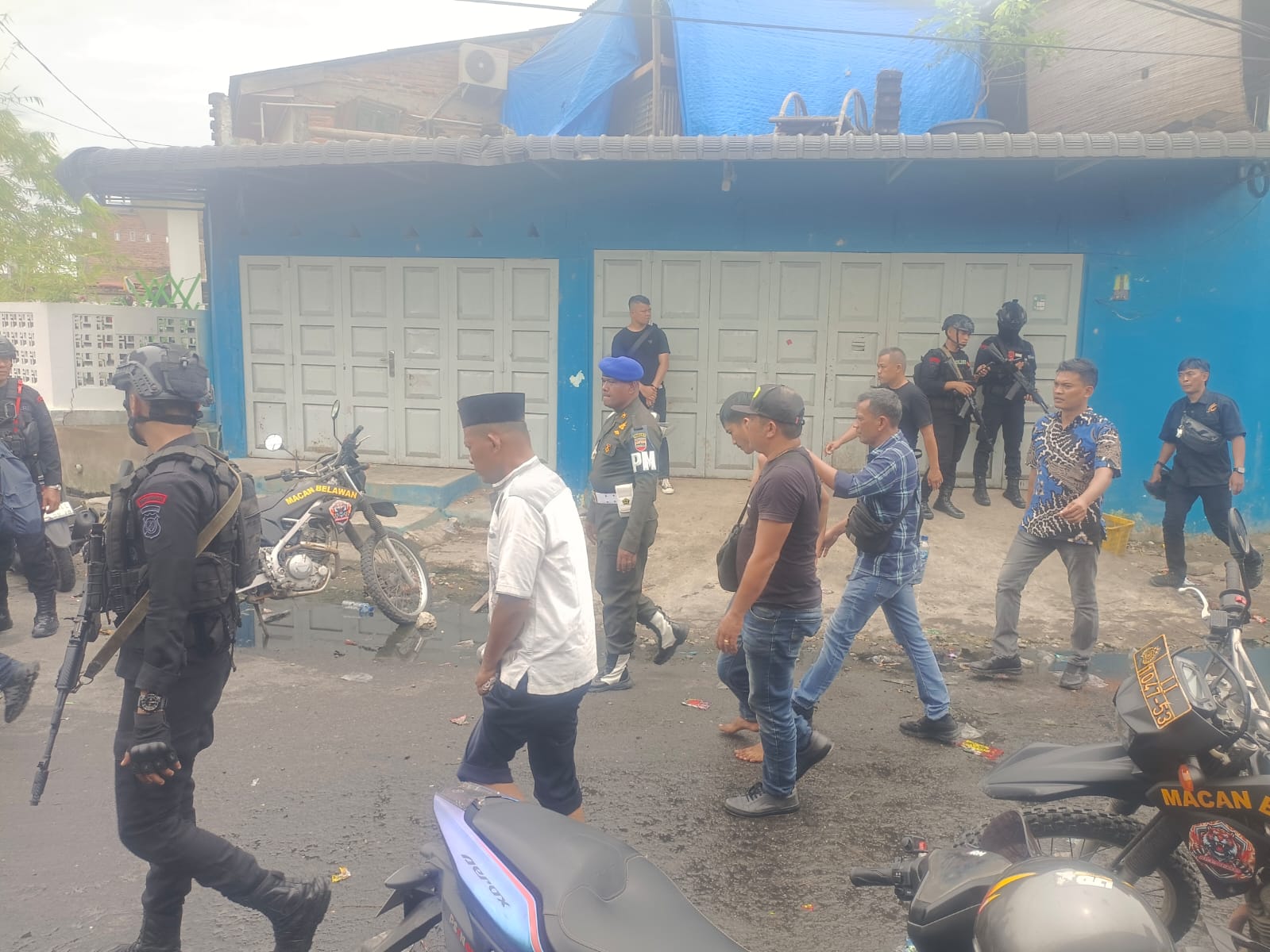 Tujuh Warga Diamankan dalam Patroli Skala Besar TNI-Polri di Belawan, Subdenpom I/5-1 Tunjukkan Peran Vital 2 Tujuh Warga Diamankan dalam Patroli Skala Besar TNI-Polri di Belawan, Subdenpom I/5-1 Tunjukkan Peran Vital