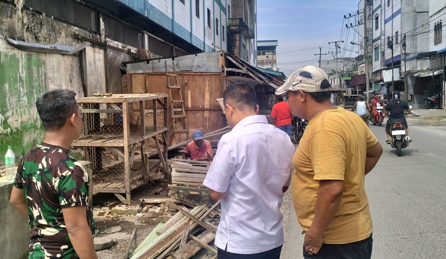 Pedagang di Sei Rampah Bongkar Kios Secara Mandiri, Satpol PP Sergai Lanjutkan Sosialisasi ke Perbaungan