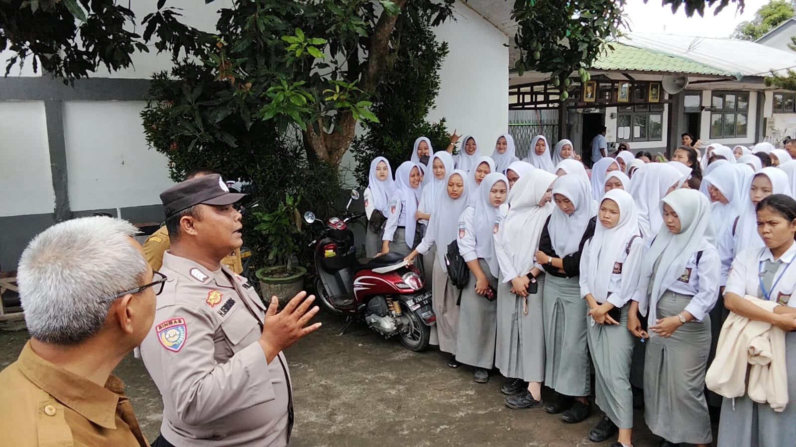 Cegah Aksi Coret-Coret dan Konvoi, Polres Sergai Gelar Patroli Serentak ke Sekolah SMA/SMK