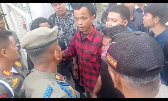 Diduga Korupsi Dana Desa, GMDS Tuntut Penjarakan Kades Tanjung Garbus Satu dan Copot Kadis PMD Deli Serdang 1 Diduga Korupsi Dana Desa, GMDS Tuntut Penjarakan Kades Tanjung Garbus Satu dan Copot Kadis PMD Deli Serdang