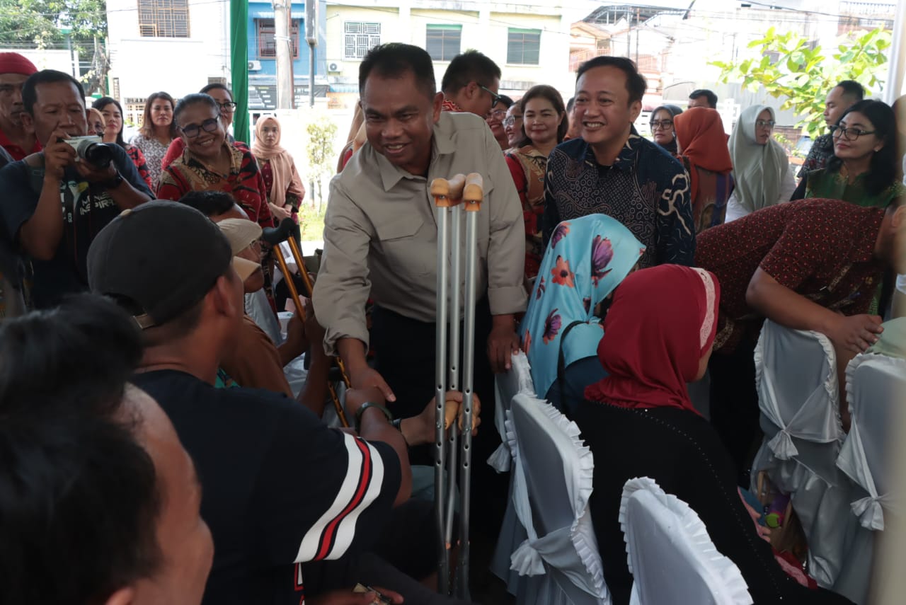 Sergai Salurkan Bantuan Kaki Palsu
