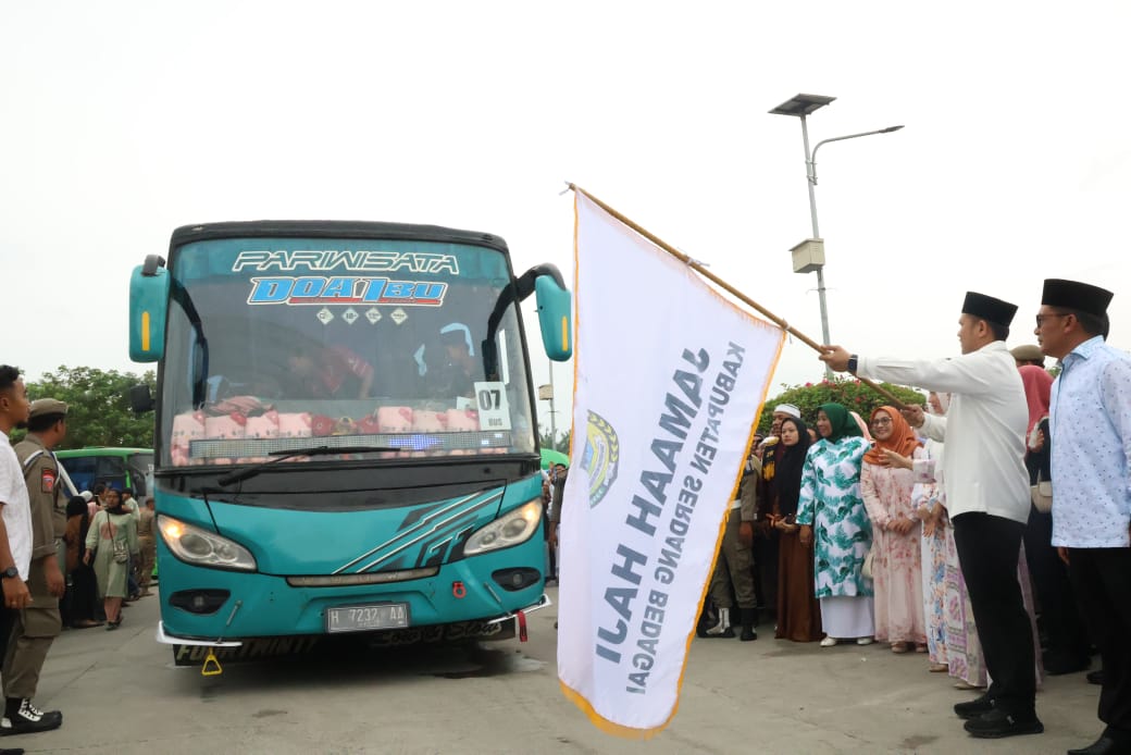 Wabup Adlin Tambunan Lepas 282 Jamaah Calon Haji Sergai dengan Penuh Haru
