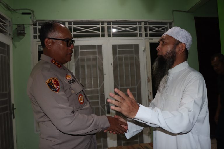 Datang ke Pesantren Putri Tahfidzul Qur’an Ummahat, Kombes Gidion Didoakan Santri Jadi Pemimpin Amanah